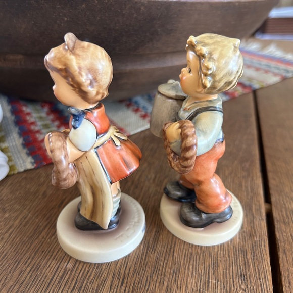 Goebel Hummel Pretzel Boy & Girl Pair Figurines - Picture 4 of 9